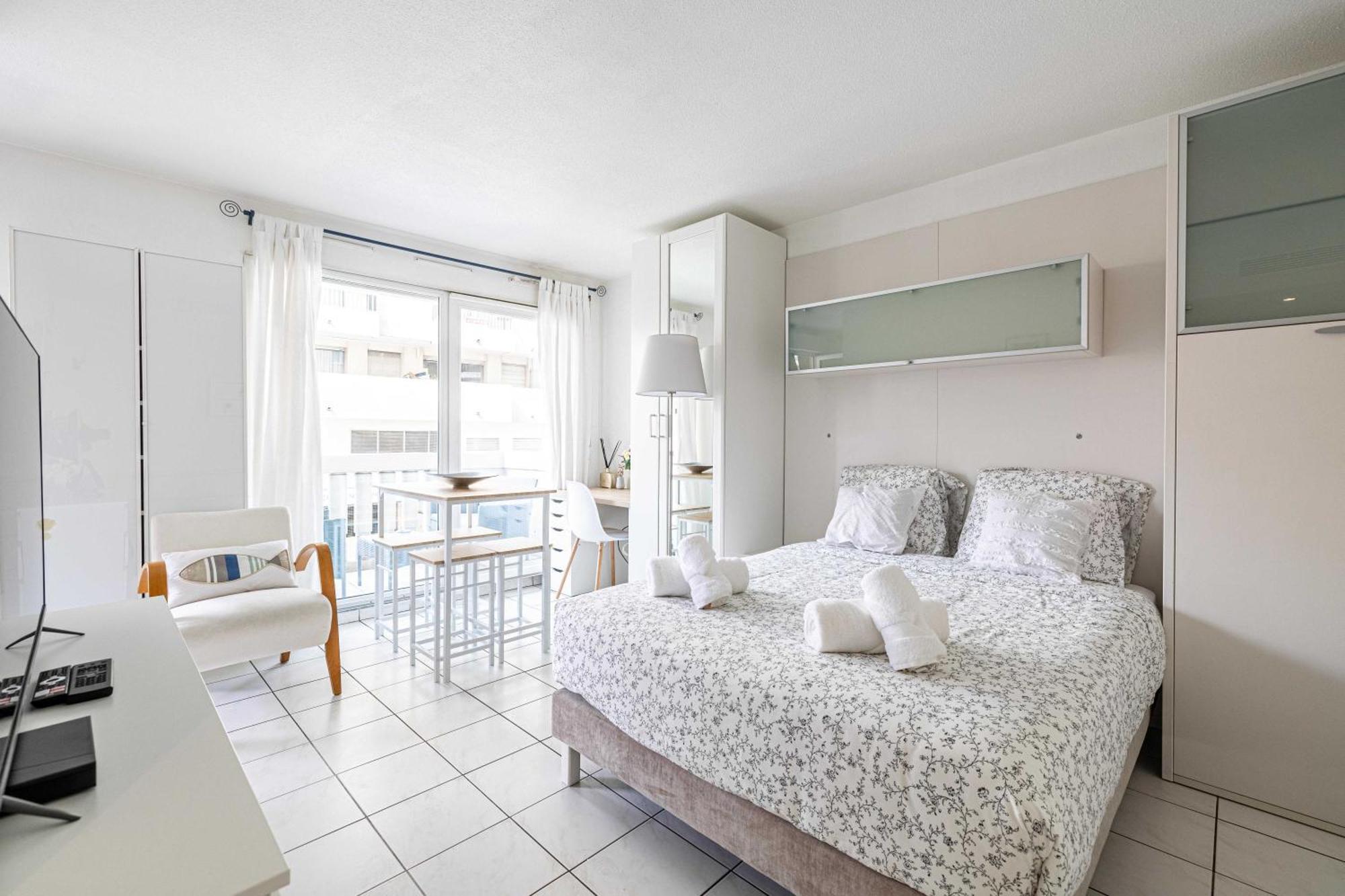 Charming With Pool & Balcony -heart Of Appartamento Nizza