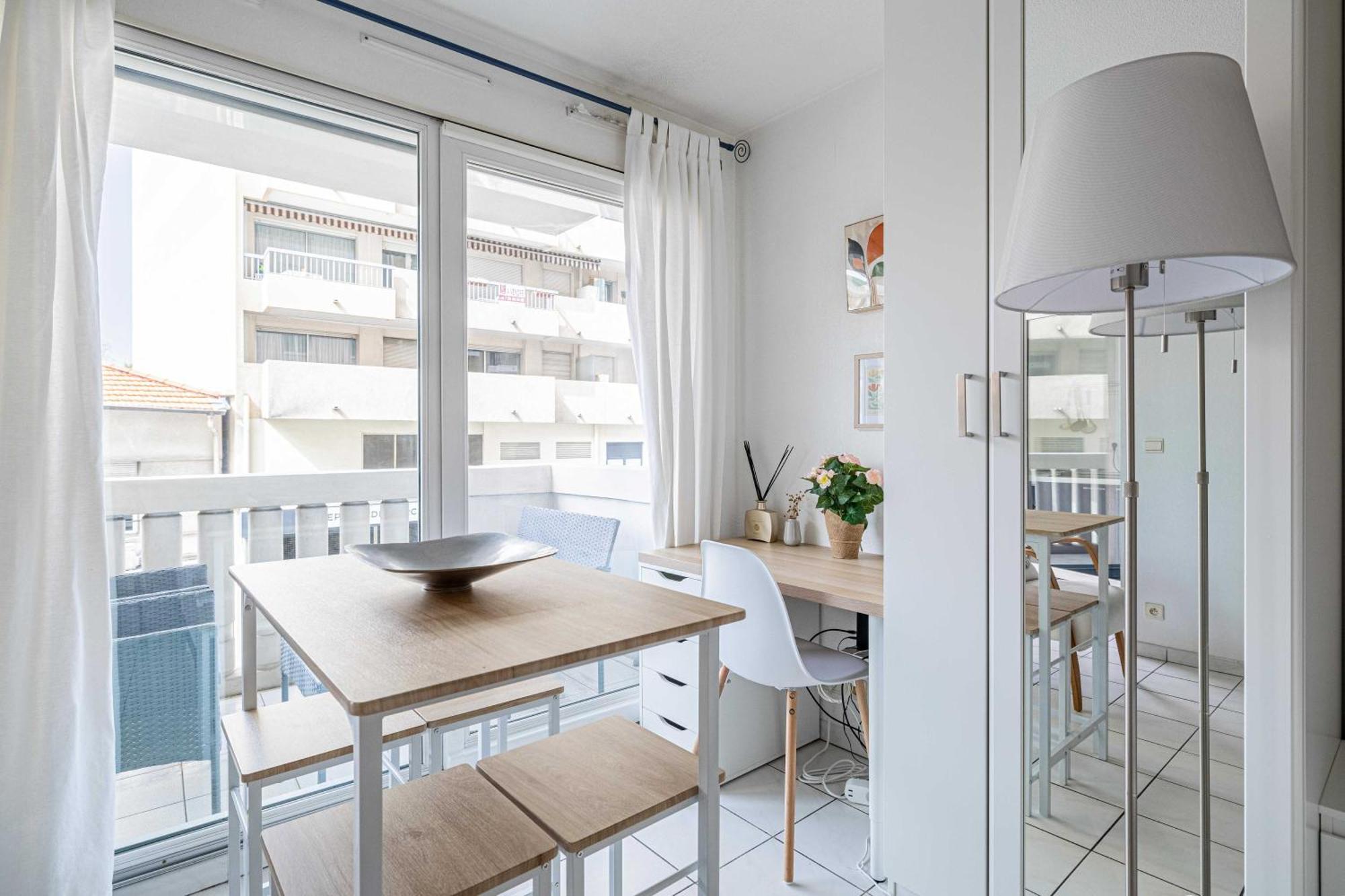 Charming With Pool & Balcony -heart Of Appartamento *