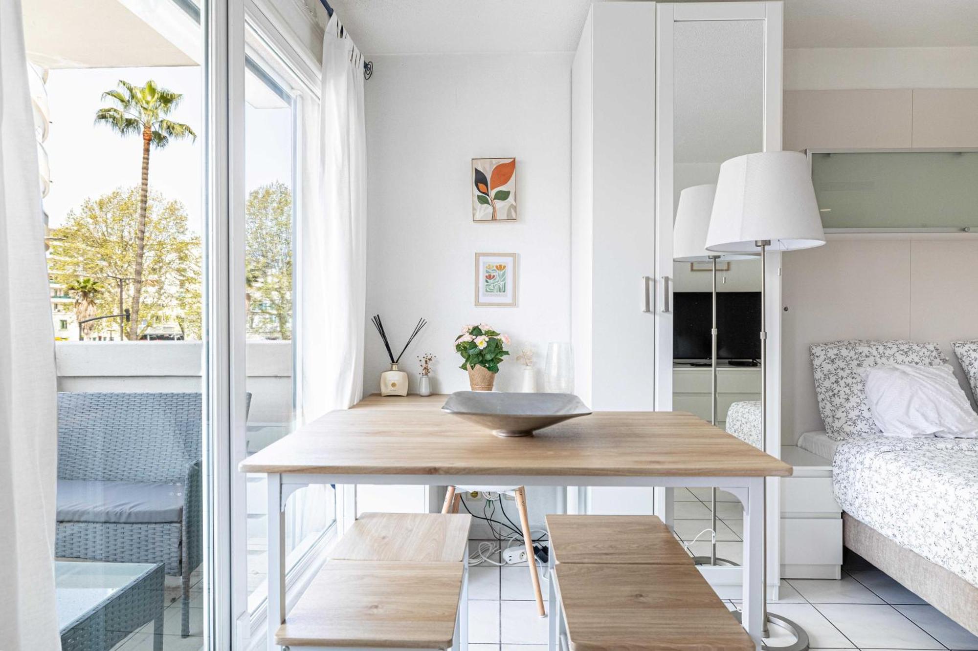 Charming With Pool & Balcony -heart Of Apartment Nice