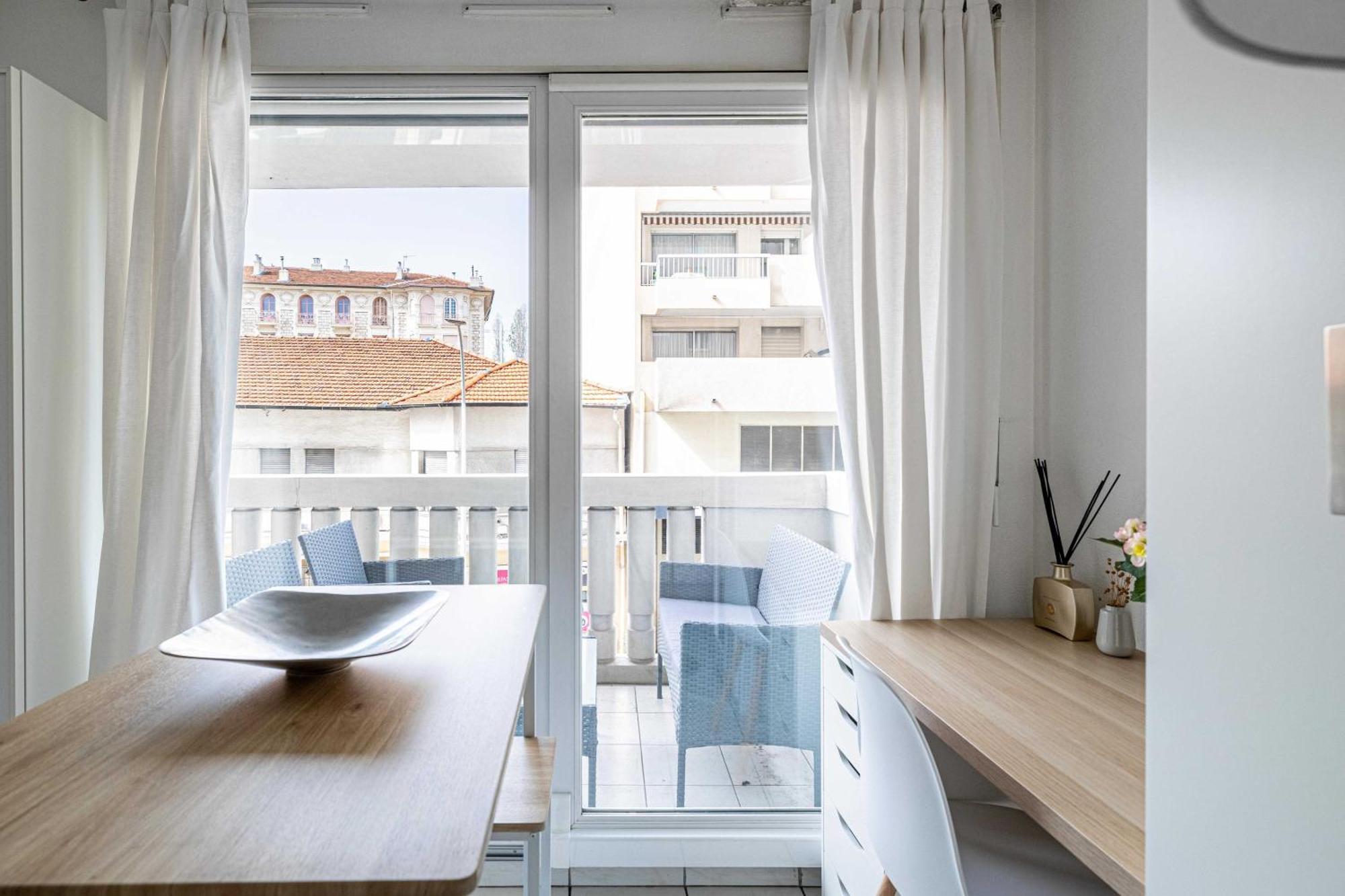Charming With Pool & Balcony -heart Of Nizza