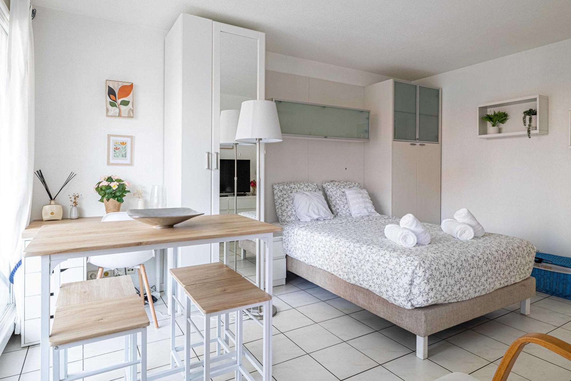 Appartamento Charming With Pool & Balcony -heart Of